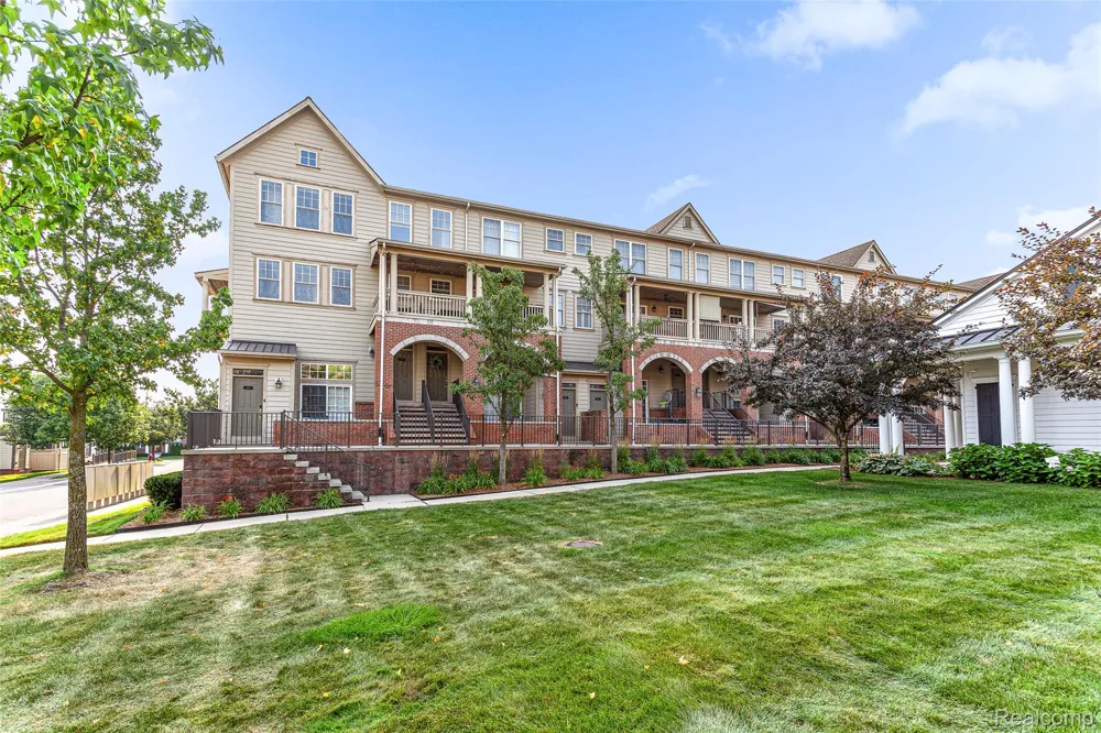 208 Amys Walk Auburn Hills City, MI 48326