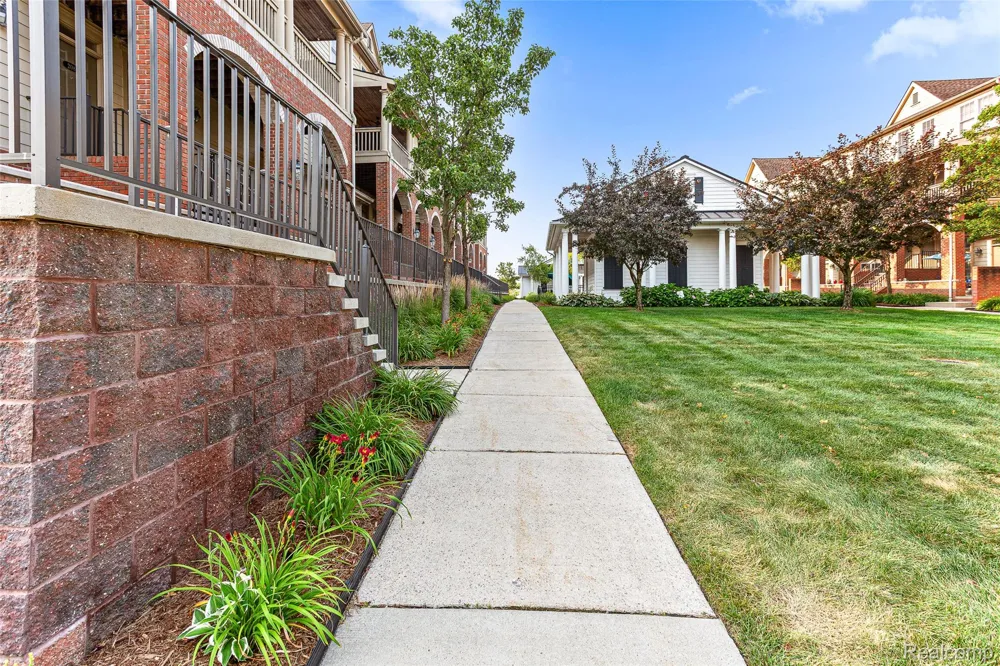 208 Amys Walk Auburn Hills City, MI 48326