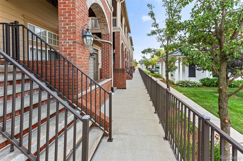 208 Amys Walk Auburn Hills City, MI 48326