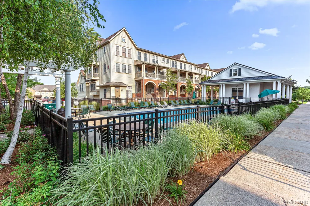 208 Amys Walk Auburn Hills City, MI 48326