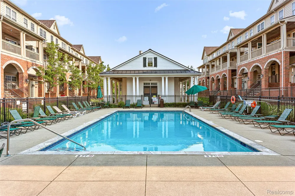 208 Amys Walk Auburn Hills City, MI 48326