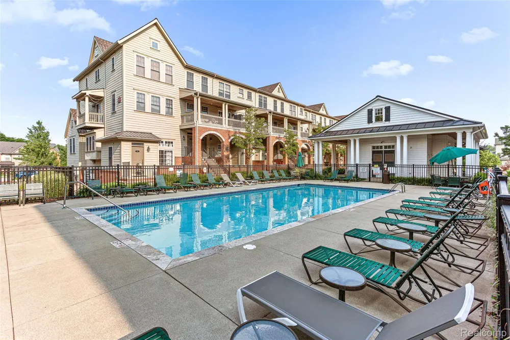 208 Amys Walk Auburn Hills City, MI 48326