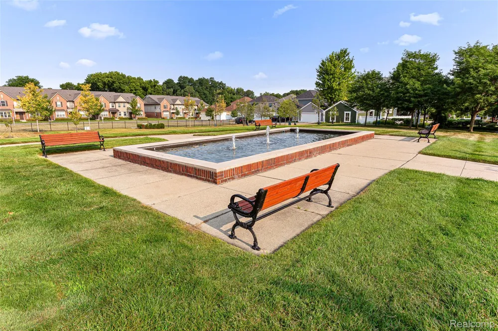 208 Amys Walk Auburn Hills City, MI 48326