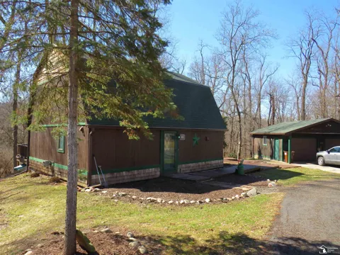 1193 Sand Lake Highway