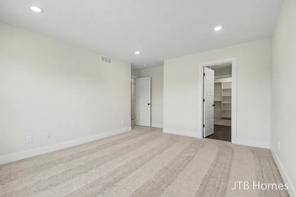 5911 Valley Point Drive SE Caledonia Township, MI 49316