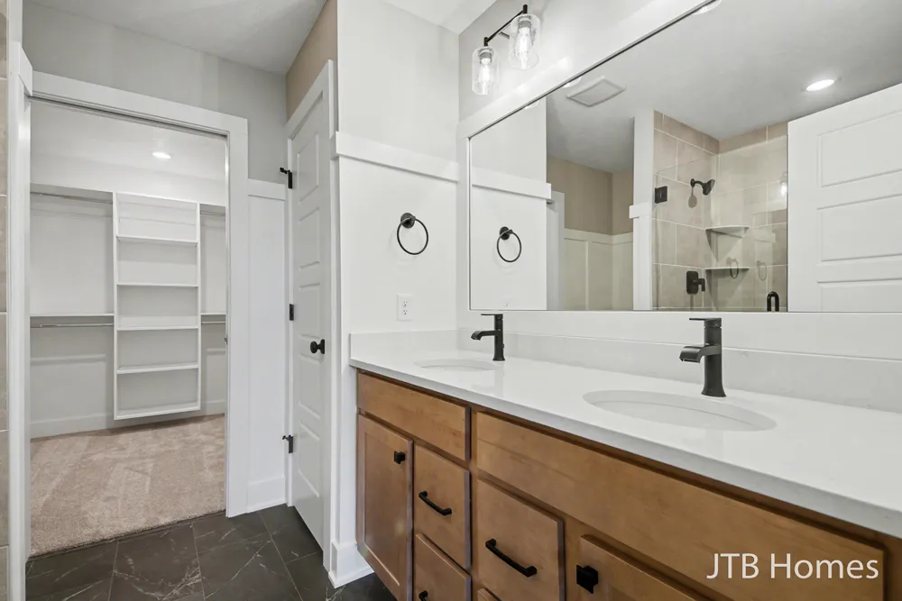 5911 Valley Point Drive SE Caledonia Township, MI 49316