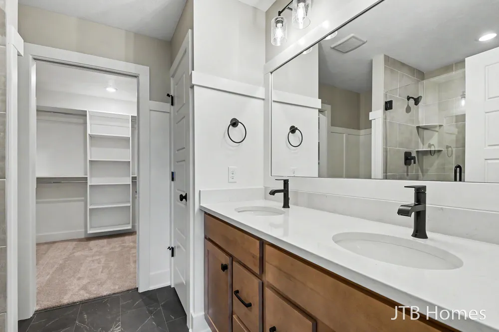 5911 Valley Point Drive SE Caledonia Township, MI 49316