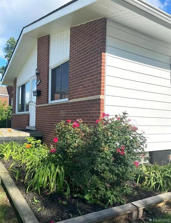 16830 S Stephens Drive E Eastpointe City, MI 48021