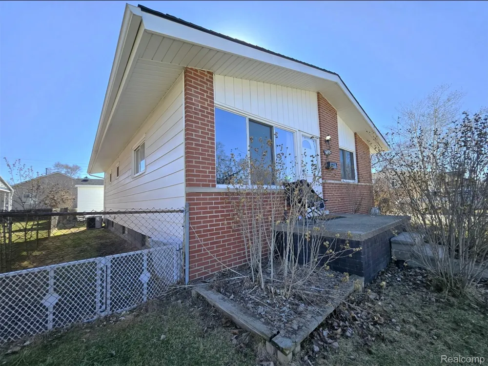 16830 S Stephens Drive E Eastpointe City, MI 48021