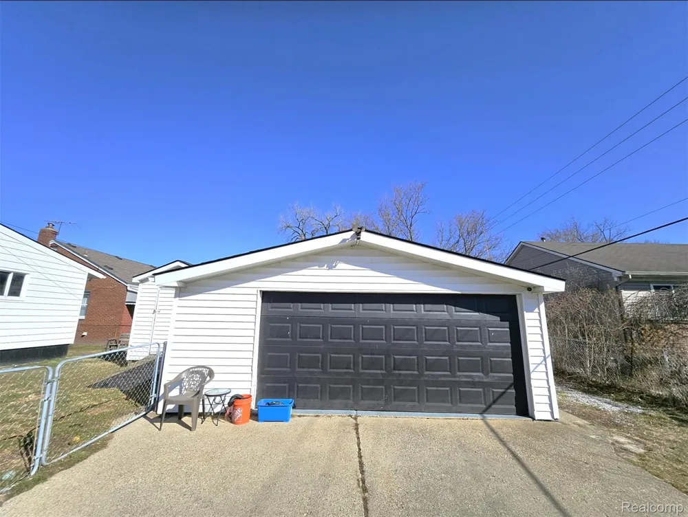 16830 S Stephens Drive E Eastpointe City, MI 48021