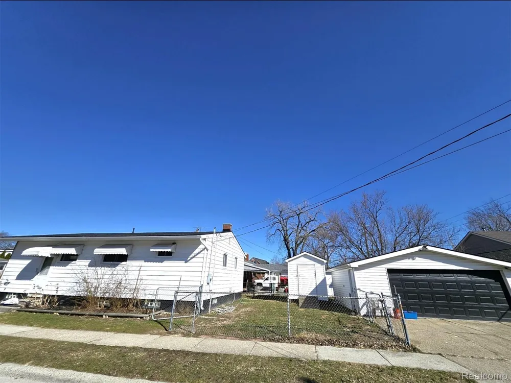 16830 S Stephens Drive E Eastpointe City, MI 48021
