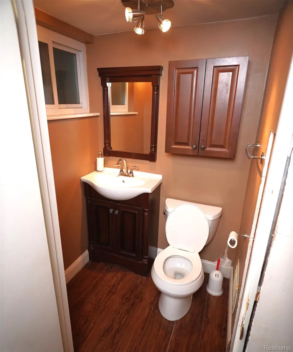 15777 Harrison Romulus City, MI 48174