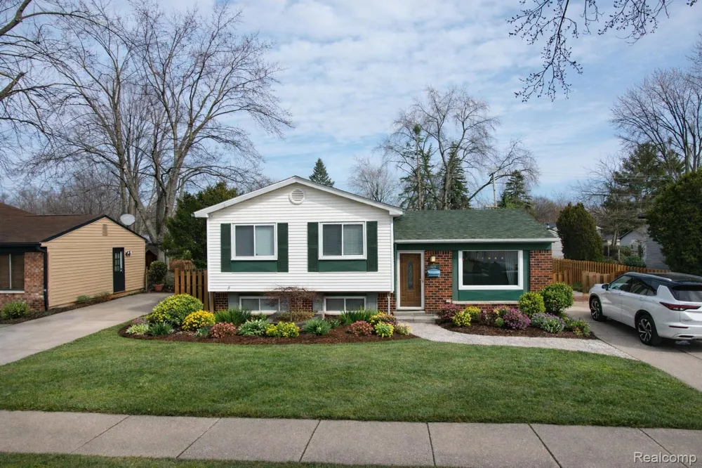 15777 Harrison Romulus City, MI 48174