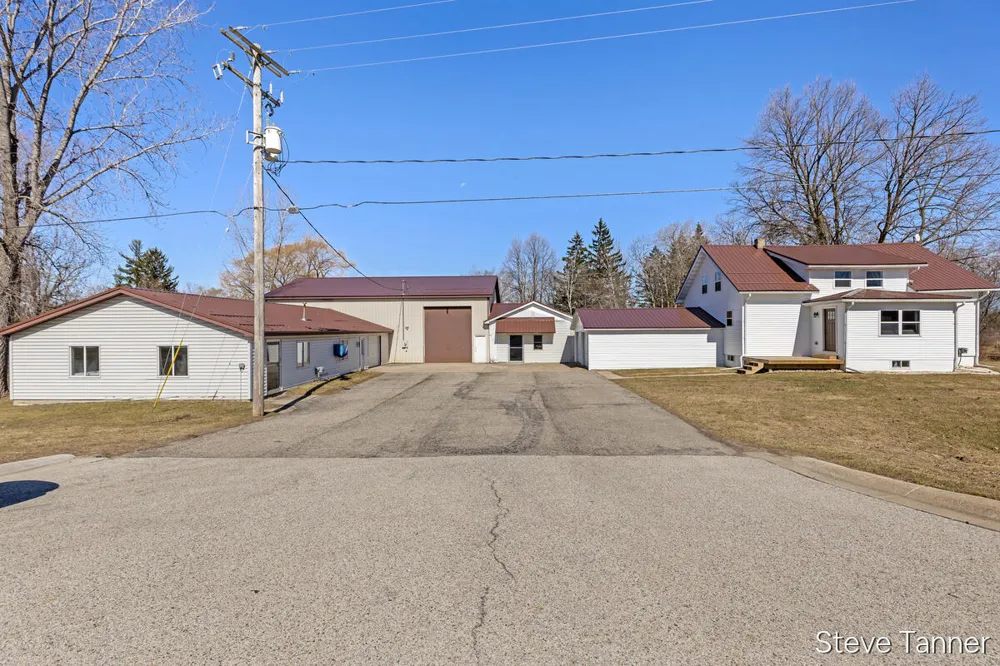 5423 E Howard City-Edmore Home Township, MI 48829