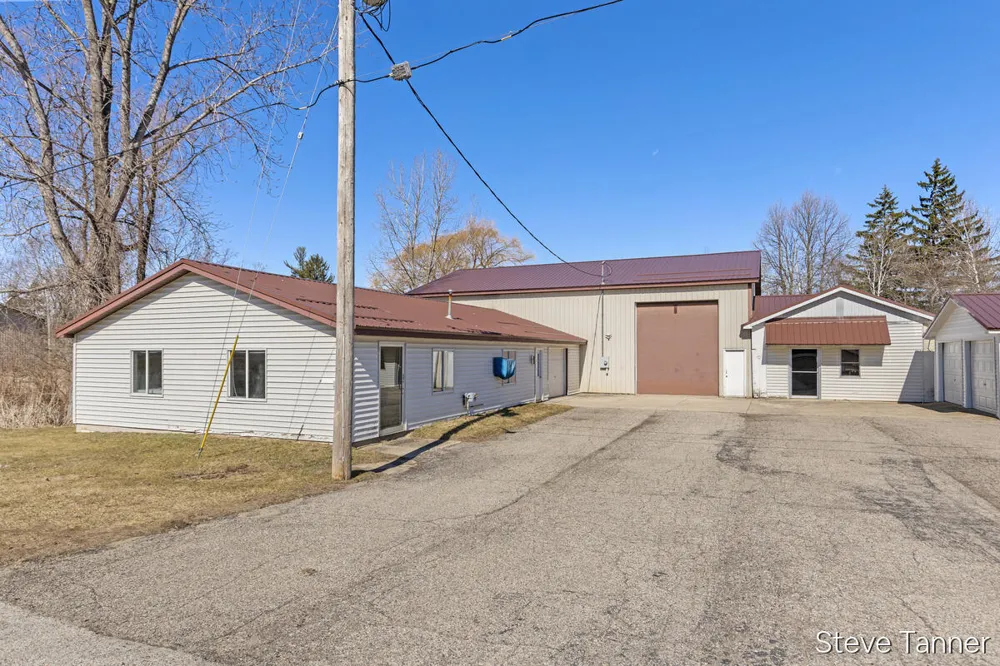 5423 E Howard City-Edmore Home Township, MI 48829