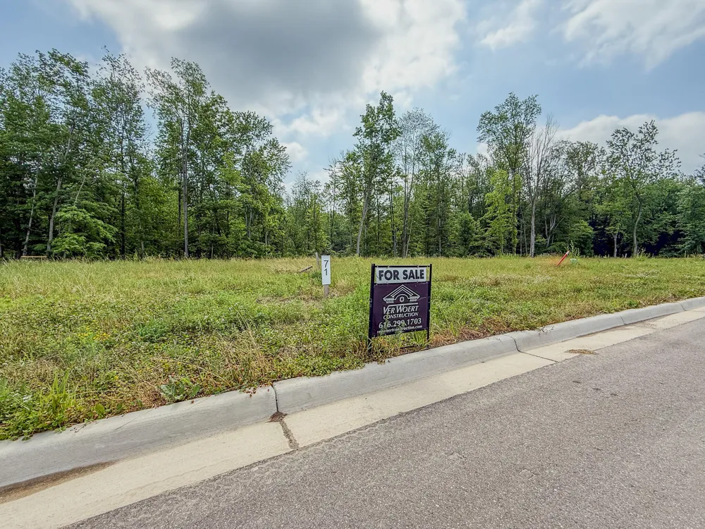 173 Blaketon Drive NW Walker City, MI 49534