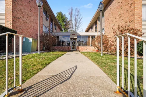 756 W Kilgore Road #302
