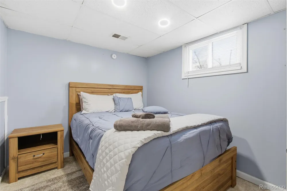 26739 W Outer Drive Ecorse City, MI 48229