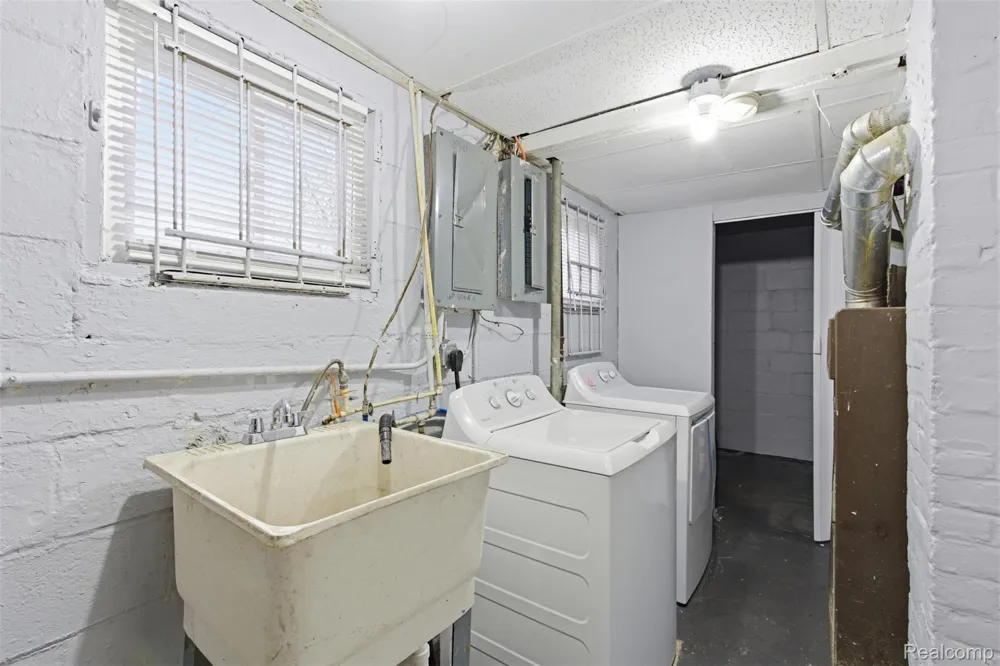 26739 W Outer Drive Ecorse City, MI 48229
