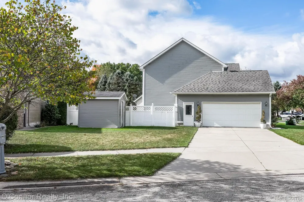 955 Covington Marysville City, MI 48040