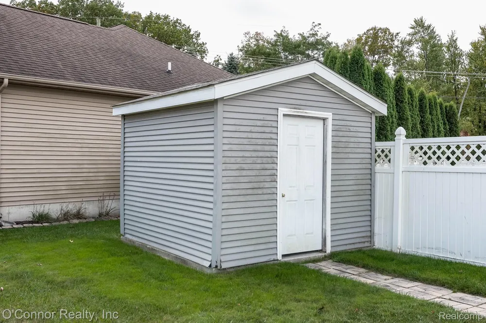 955 Covington Marysville City, MI 48040