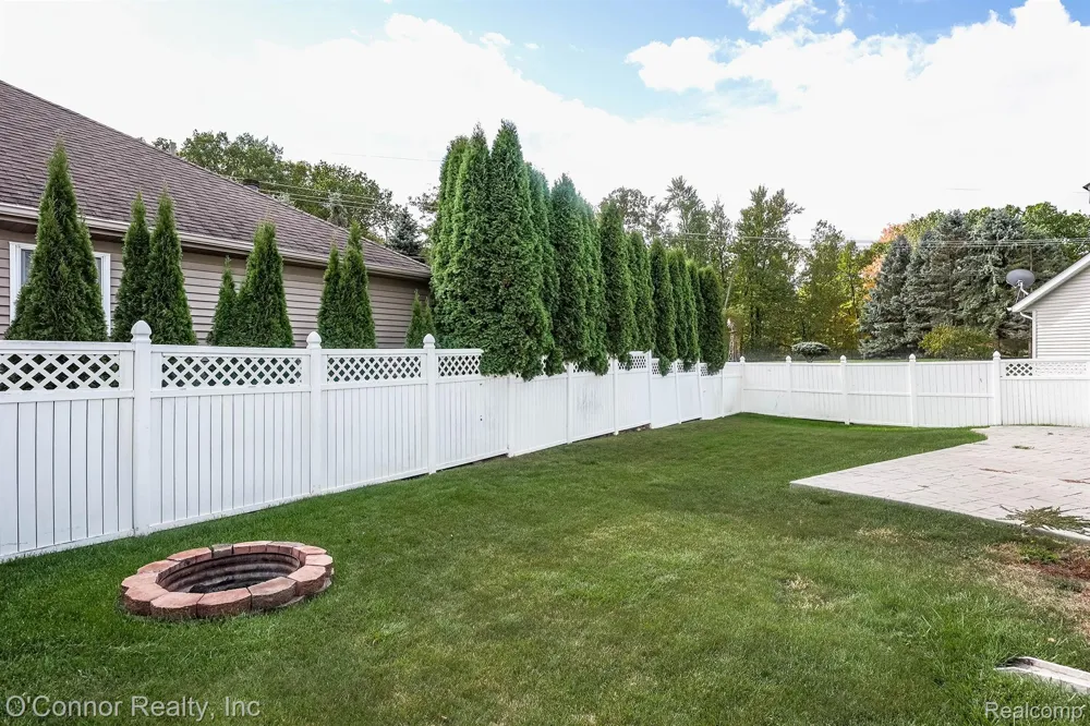 955 Covington Marysville City, MI 48040