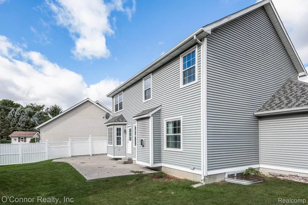955 Covington Marysville City, MI 48040