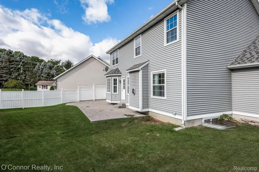 955 Covington Marysville City, MI 48040