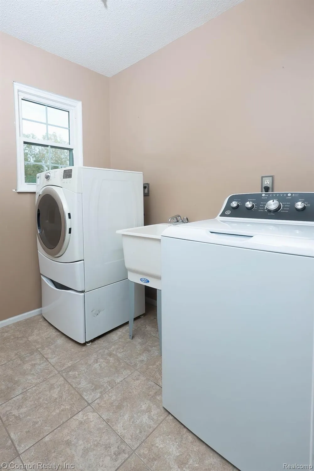 955 Covington Marysville City, MI 48040