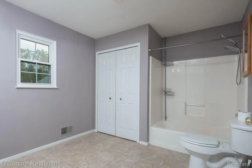 955 Covington Marysville City, MI 48040
