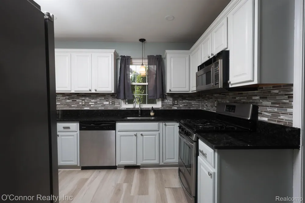 955 Covington Marysville City, MI 48040