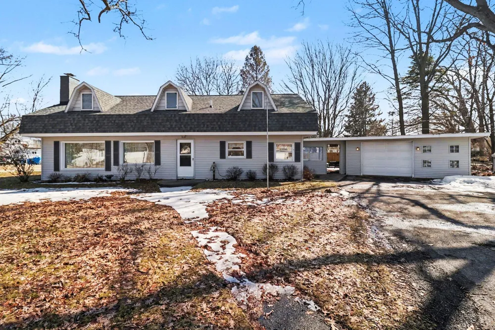 709 New William Street Ludington City, MI 49431