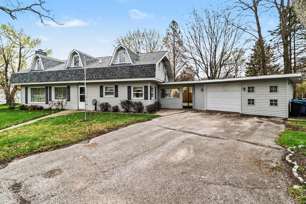 709 New William Street Ludington City, MI 49431