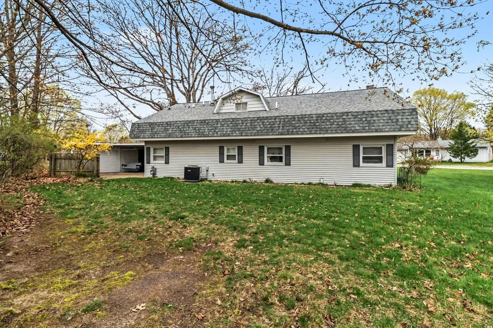 709 New William Street Ludington City, MI 49431