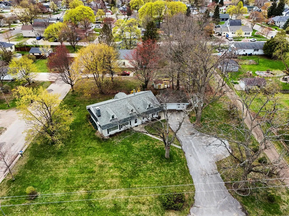 709 New William Street Ludington City, MI 49431