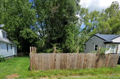 21232 Margareta Street
