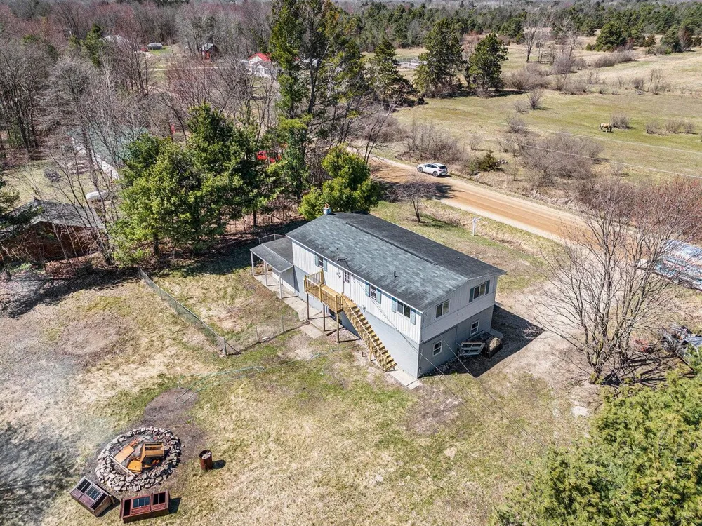 3335 E Tyler Road Dalton Township, MI 49457