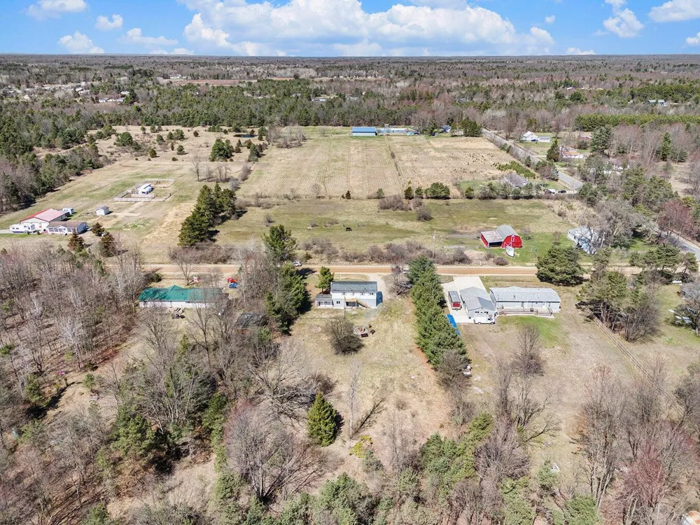 3335 E Tyler Road Dalton Township, MI 49457
