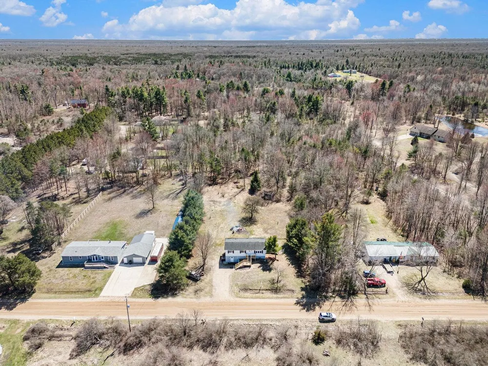 3335 E Tyler Road Dalton Township, MI 49457