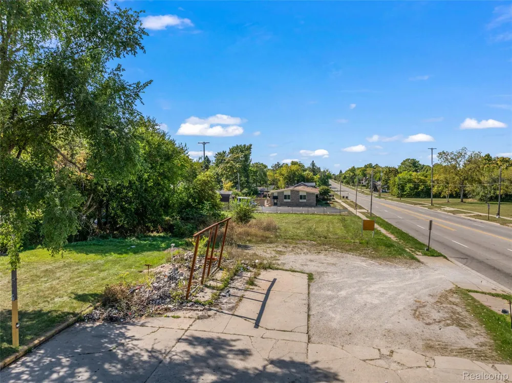 680 E Pierson Road Flint City, MI 48505