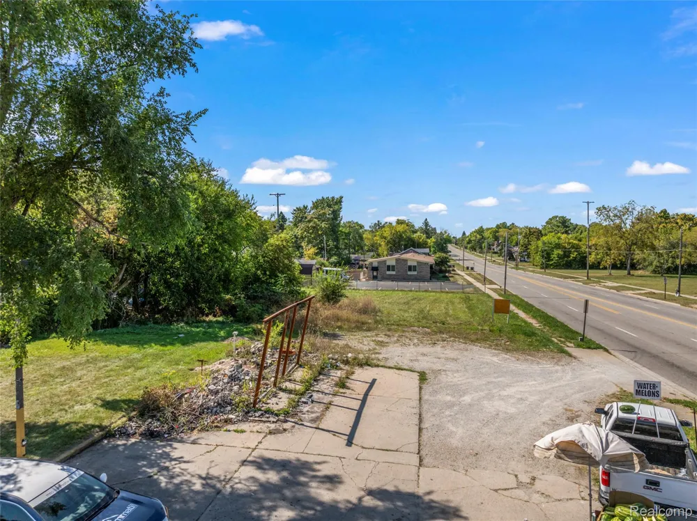 680 E Pierson Road Flint City, MI 48505