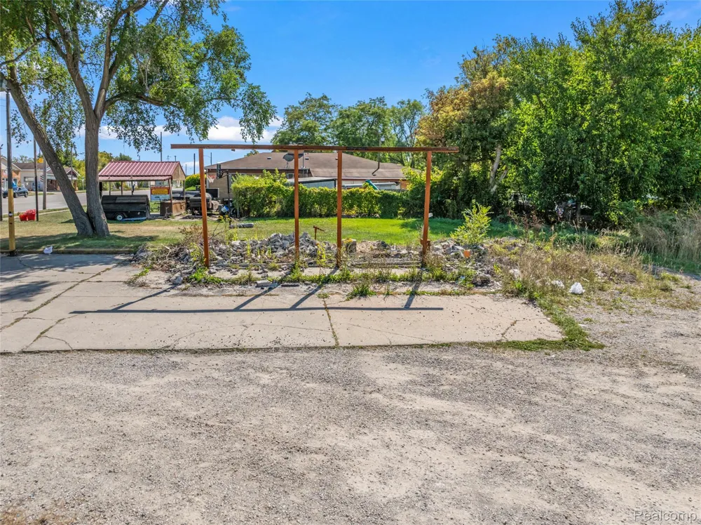 680 E Pierson Road Flint City, MI 48505