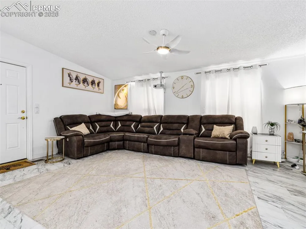 279 E Kipling Drive Pueblo West, CO 81007