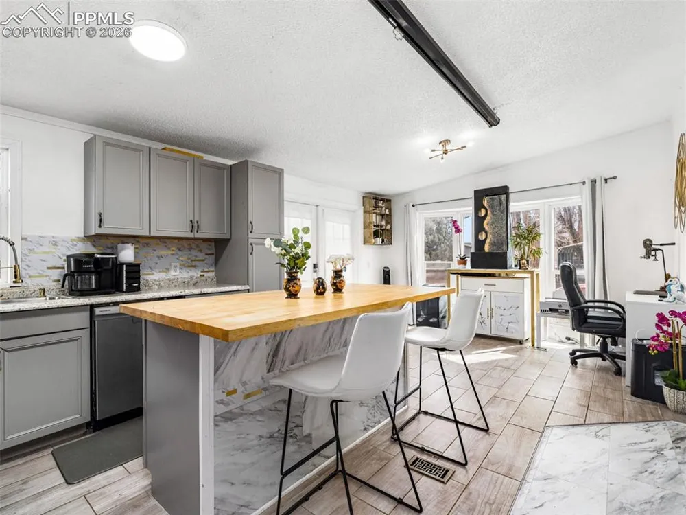 279 E Kipling Drive Pueblo West, CO 81007
