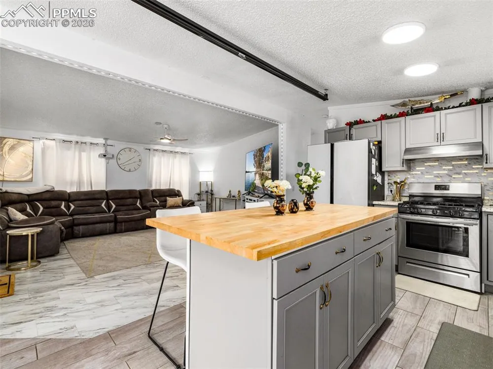 279 E Kipling Drive Pueblo West, CO 81007