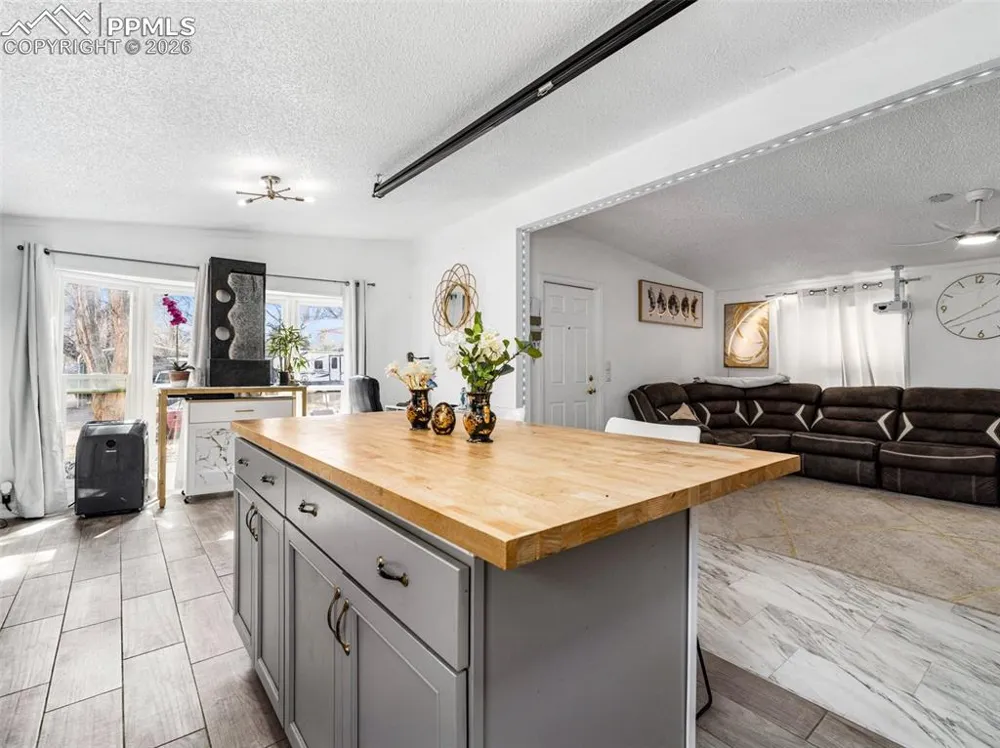 279 E Kipling Drive Pueblo West, CO 81007