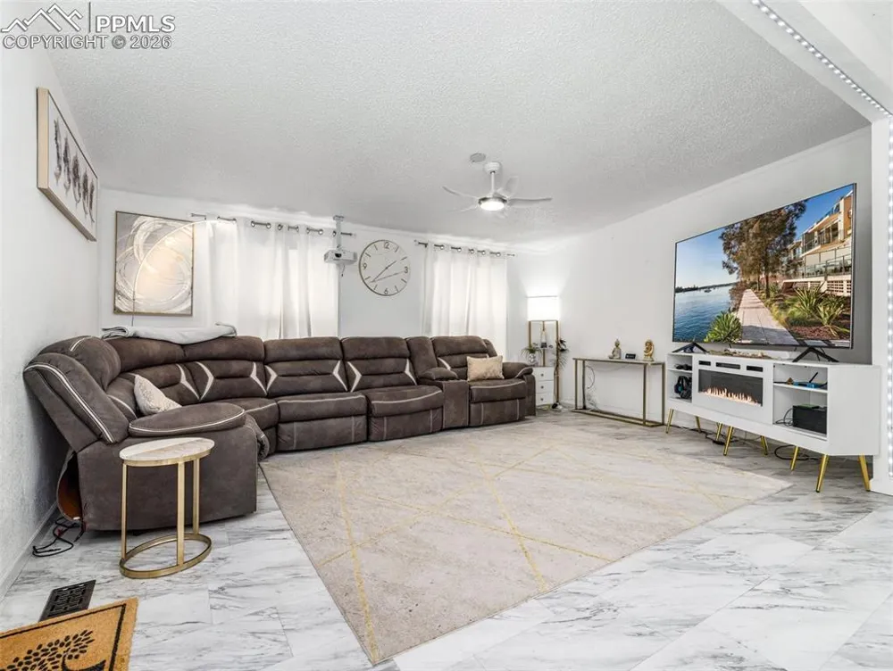 279 E Kipling Drive Pueblo West, CO 81007