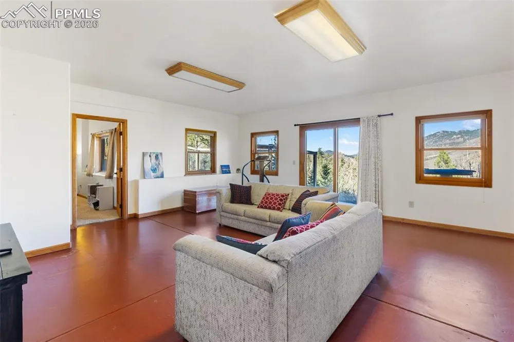 9110 Mountain Road Cascade, CO 80809