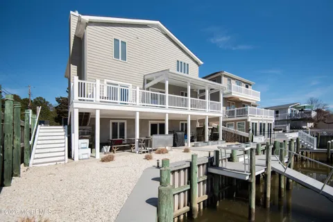 20 Edgewater Drive
