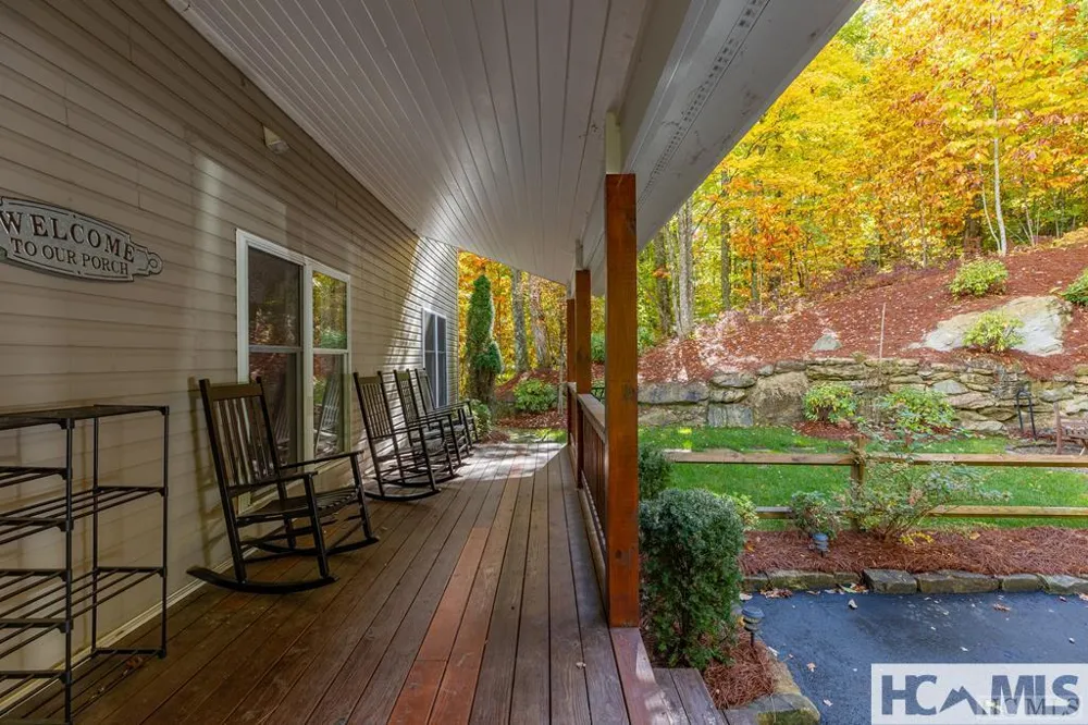 110 Kestrel Court Sapphire, NC 28774